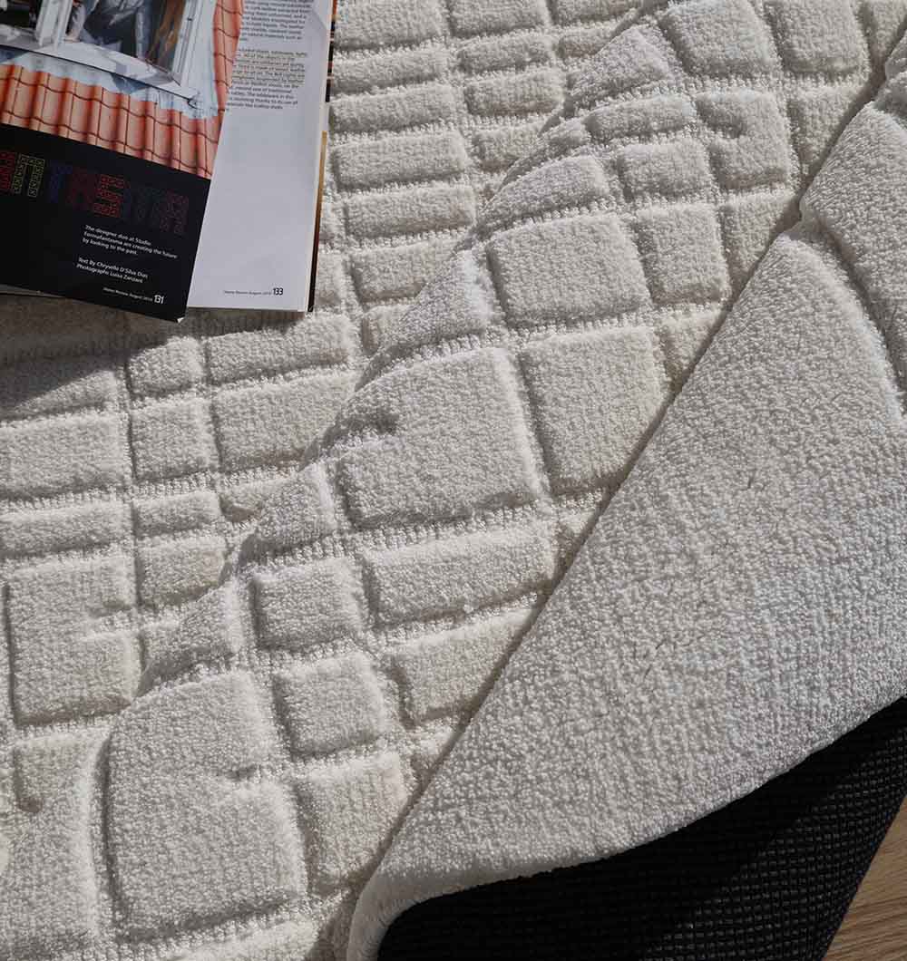 NOVARA ROHAN WHITE RUG 190CM X 300CM