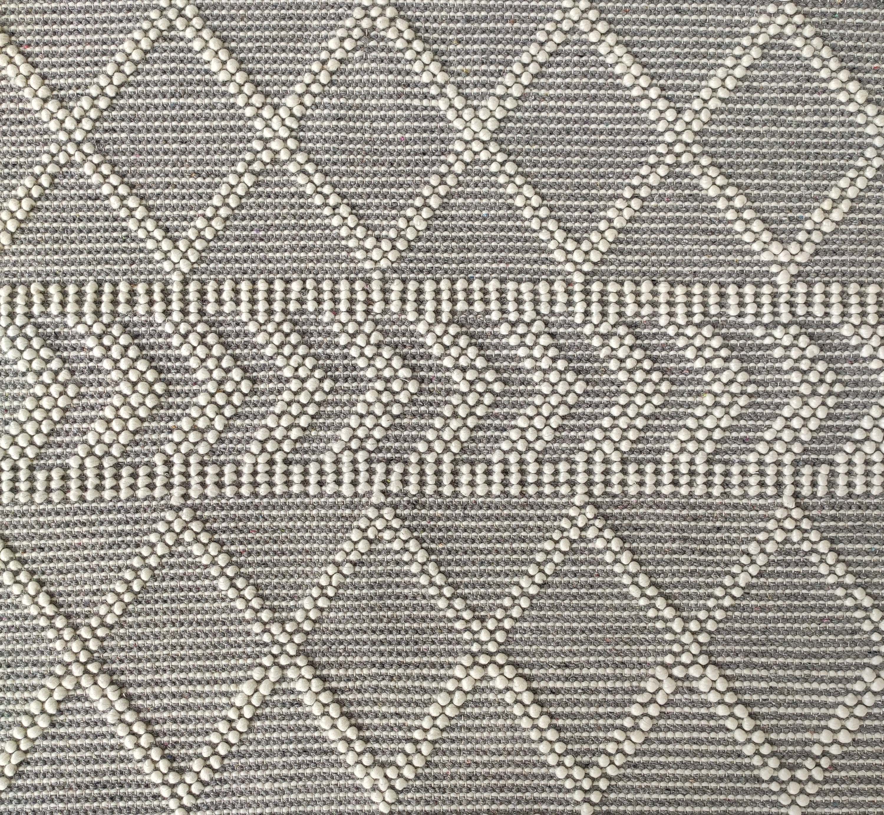 Hand Made Woven Rug Natural & White Color With Fringes (5 Sizes)