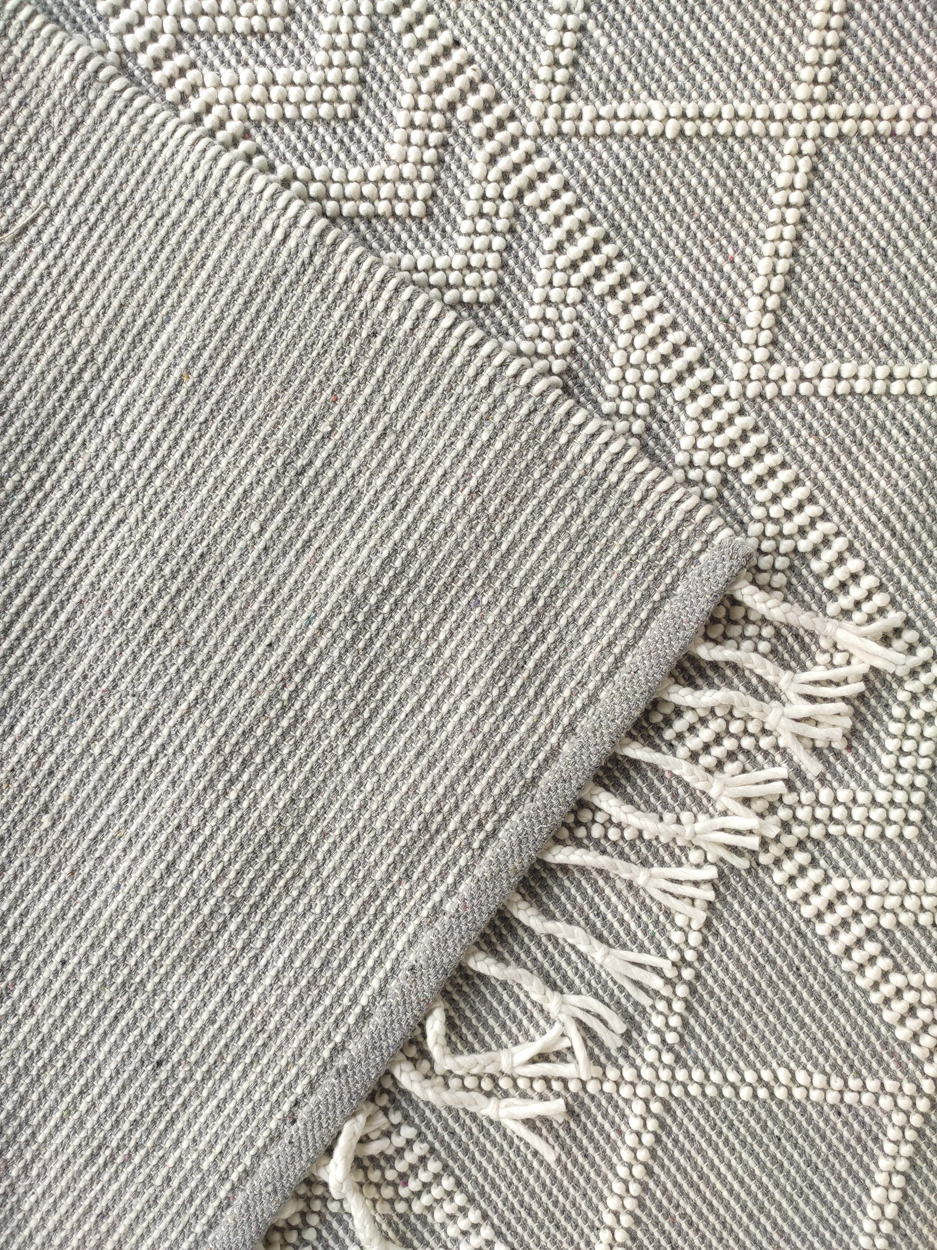 Hand Made Woven Rug Natural & White Color With Fringes (5 Sizes)