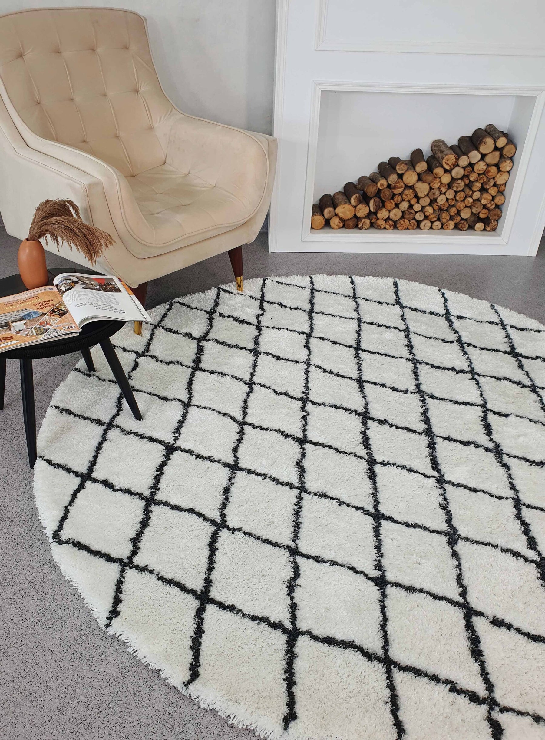 White & Black Line Shaggy Rug 200 CM