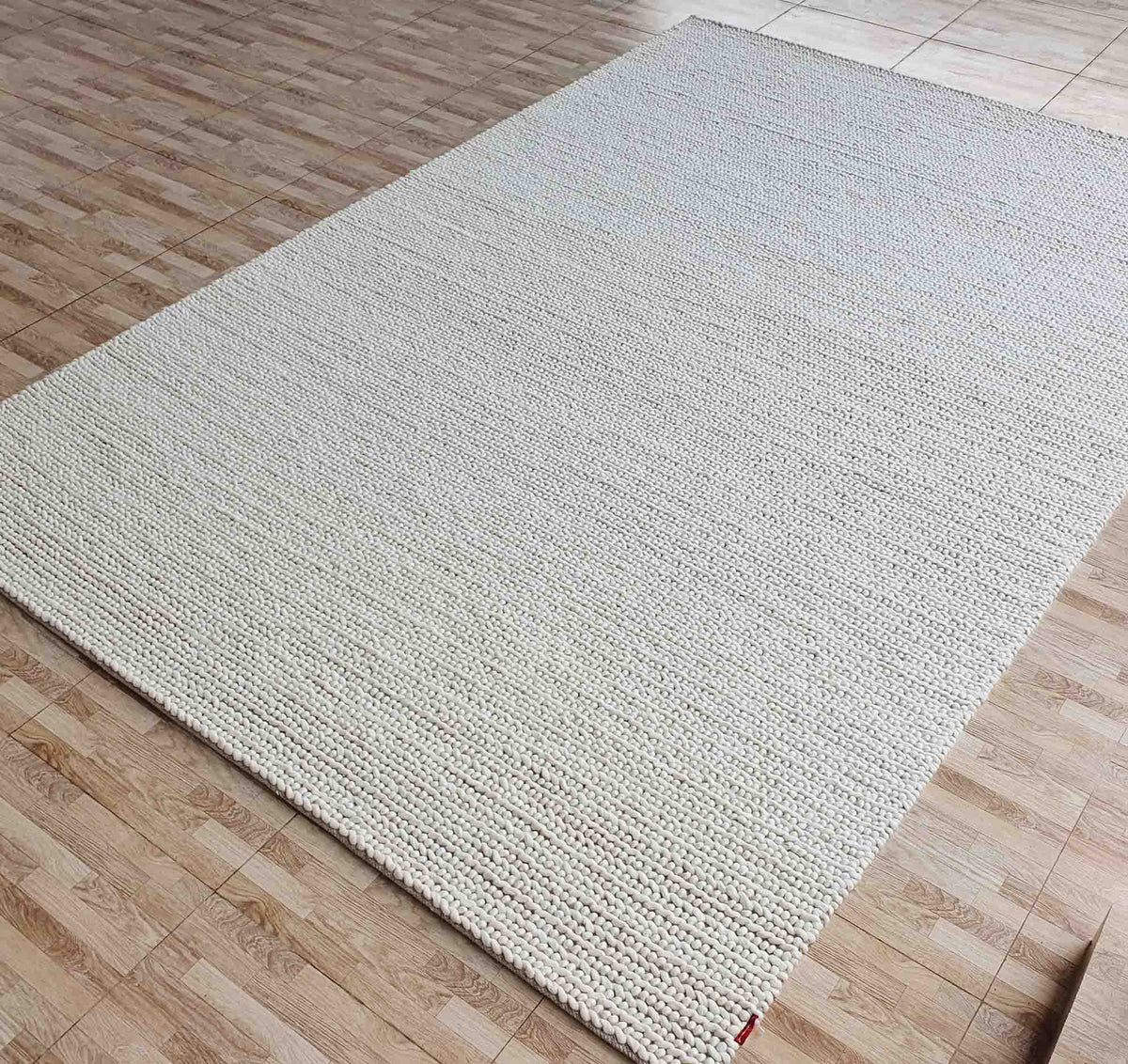 Handmade Natural White Woven Rug For Home Decor (5 Sizes)