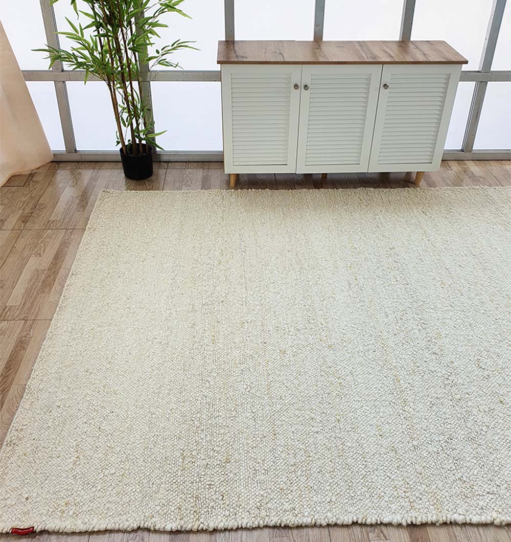 Handmade Natural Off White Woven Rug For Home Decor (5 Sizes)