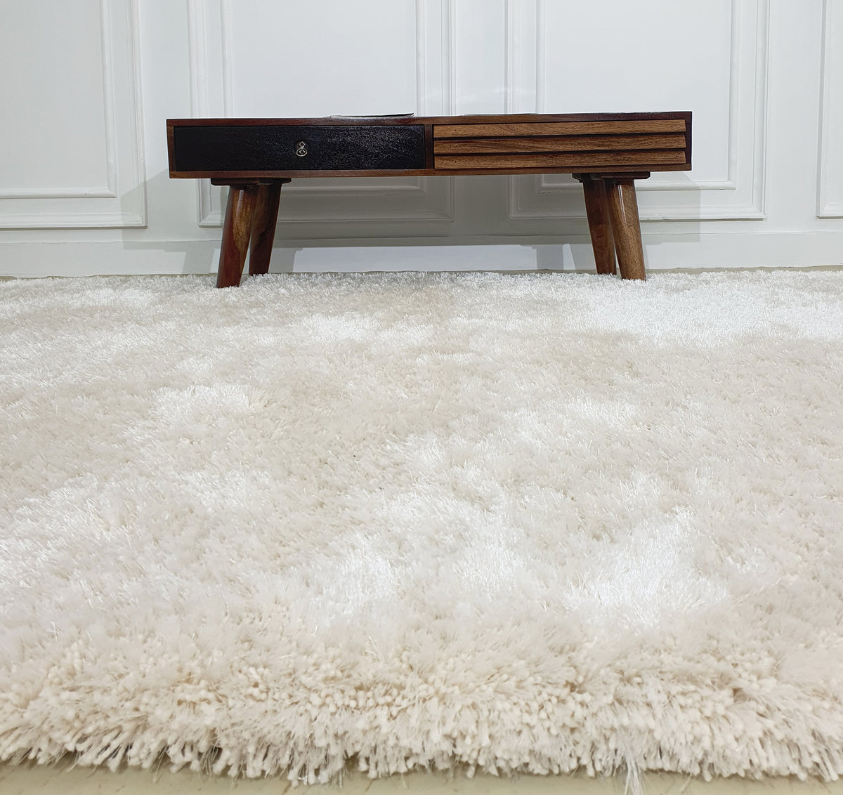 White Color Rectangle Shaggy Rug 200x300 CM