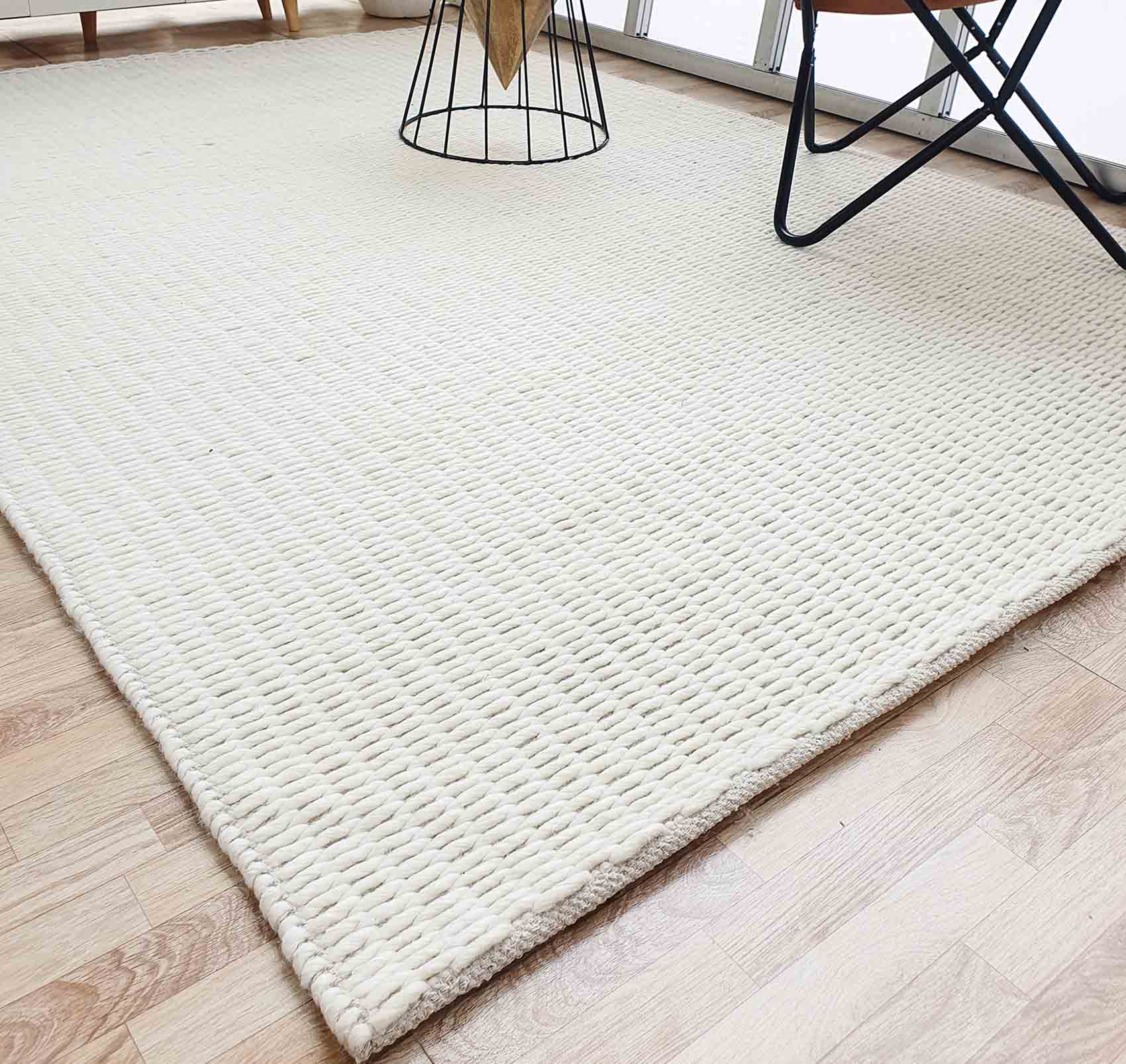 Handmade Natural White Woven Rug For Home Decore (5 Sizes)